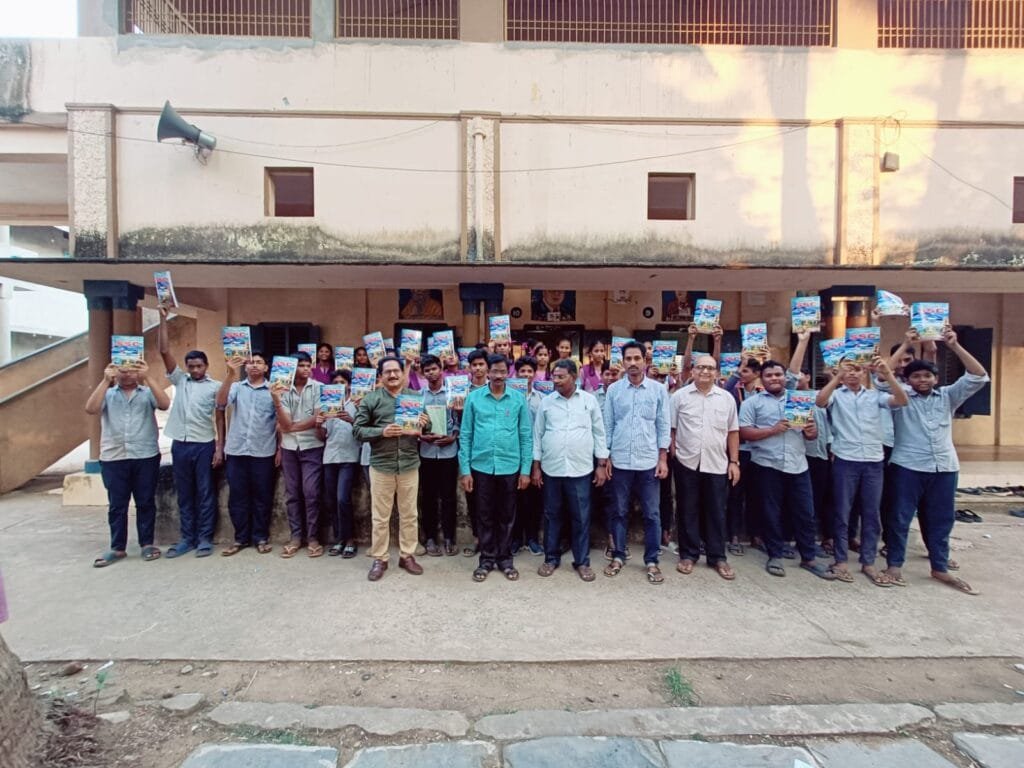 హైస్కూల్ లో 160 మంది విద్యార్థులకు ఉచితంగా ఎస్.ఎస్.సి స్టడీ మెటీరియల్