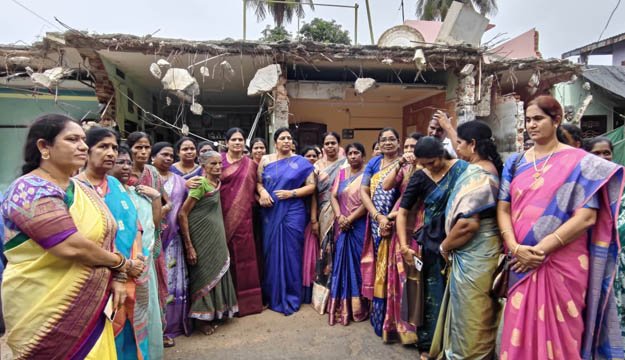 ఎమ్మెల్యే గారూ.. ఆంధ్రలో కాదు అమెరికాలో ఉన్నా చట్టానికి అప్పగిస్తాం: ఎమ్మెల్సీ వరుదు కళ్యాణి